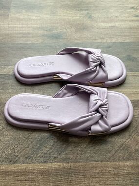 Coach Leather Slides Lavender w/Gold Metal Logo,Front Twist